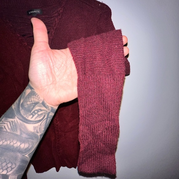 DYNAMITE BURGUNDY SWEATER - Picture 3 of 5